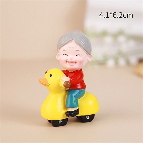 Đồ chơi trang trí Bà ngồi xe VỊT ob