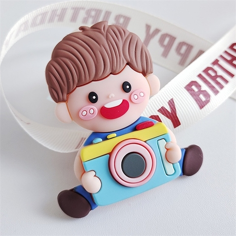 Que Kute bé Trai cầm máy chụp ảnh NHỰA DẺO