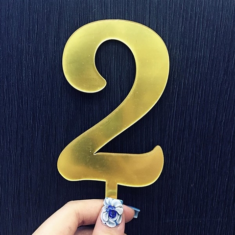 Topper mica số 2 vàng