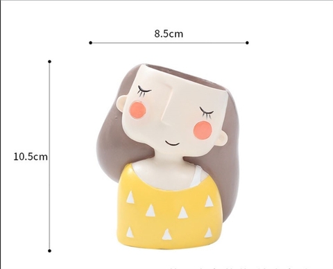 Tượng gđ- mẹ áo vàng tóc nâu 10.5*8cm(Q2)