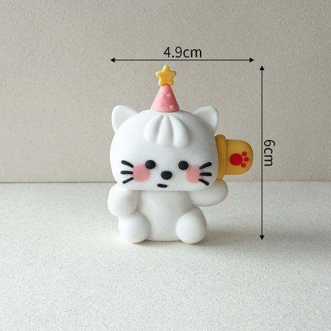 Kute mèo trắng đội mũ sinh nhật hồng