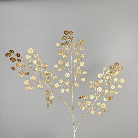 Cành lá hình tròn vàng in chữ phúc