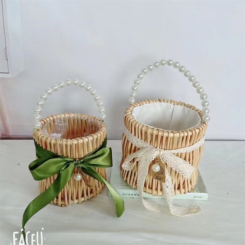 Giỏ mây dáng trụ nơ móc ren quai ngọc lót nilong