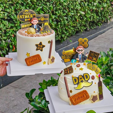 Kute boss vest đen cầm điếu thuốc + tập tiền