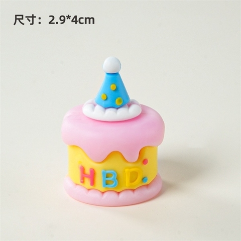 Kute bánh sinh nhật HỒNG VÀNG chữ HBD mũ xanh