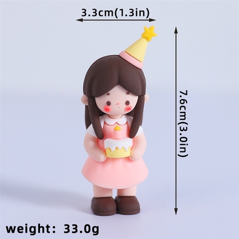 KUTE SIÊU CẤP BÉ GÁI ĐỨNG CẦM BÁNH KEM