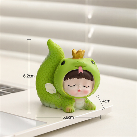 Bé RẮN nằm đội vương miện sứ MÀU XANH