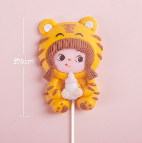 Que SLC kute Bé gái TÓC NÂU mũ HỔ ôm bình