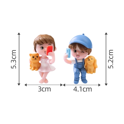 Trai gái ngồi ghế chụp ảnh váy xanh hồng