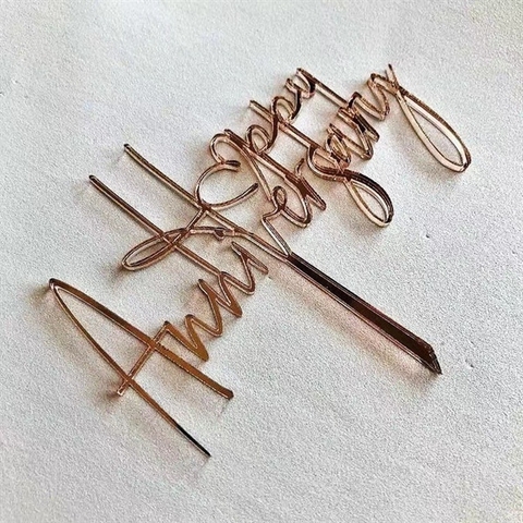 Topper mica Anniversary chữ nét nhọn trái tim VÀNG (mã mới)