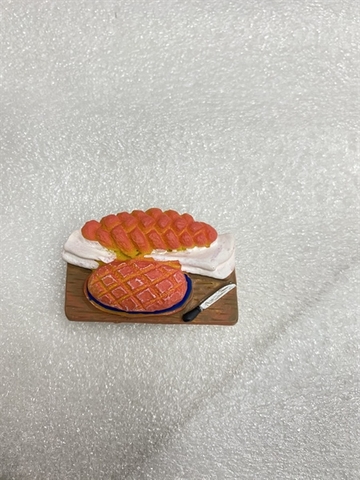 Decor tủ lạnh hình bánh mì+thớt+dao