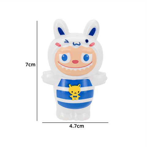 Đồ chơi LABUBU MÀU TRẮNG yếm XANH mới (nhựa)