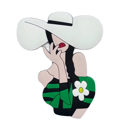 Kute slc cô gái áo kẻ xanh đen mũ trắng