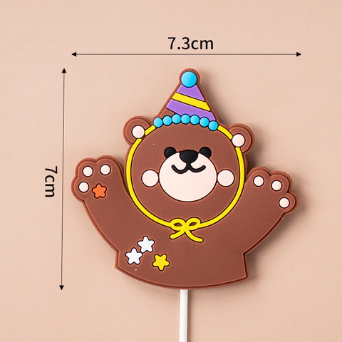 Que Kute SLC gấu nâu đội mũ dang tay