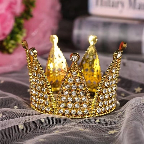 Vương miện size trung màu VÀNG-đk: 7*5.5cm NHỰA