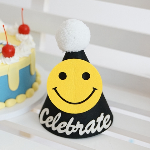 Mũ sinh nhật vải cho bé màu ĐEN mặt cười vàng (12*14cm)
