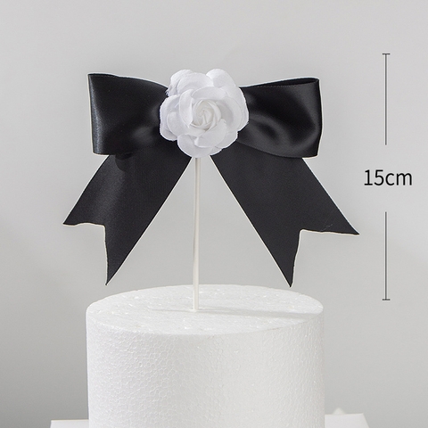 Que cắm nơ đen xòe hoa trắng (chiếc)