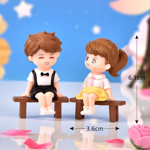 Trang trí cặp trai gái HS quần yếm đen+váy VÀNG