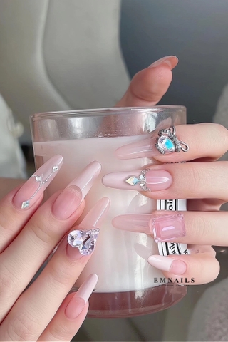 Gel Extensions – For Elegant, Slender Hands