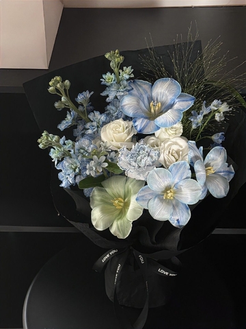 Tulip with Blue Sky  HTP0044