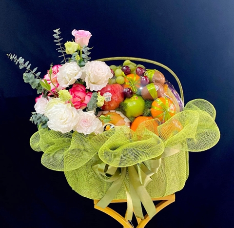 Giỏ Trái Cây Tươi Nhập Khẩu kèm Hoa Tươi (Mã 0005)