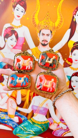 Amulet ngựa lớn