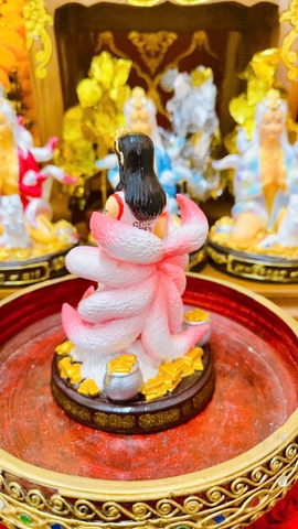 Ajran Suwan - Tượng tiên nữ 9 đuôi ôm cáo