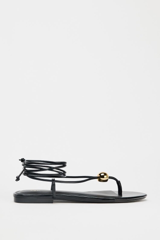 FLAT SANDALS WITH METALLIC APPLIQUÉ