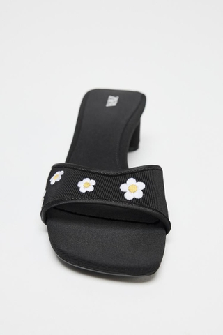 FLOWER SANDALS