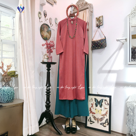 Áo Dài Xưa Màu Hồng Đỗ Dáng Suông Vải Lụa Mềm Mịn Cổ 2,5 Phân Tay Lỡ Phong Cách Cổ Điển Và Hiện Đại | Áo dài Lyna