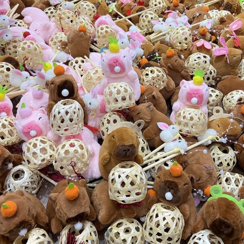 Đèn lồng Capybara ôm rọ 2 màu nâu, hồng