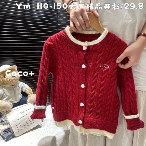 Áo khoác len cardigan đỏ cúc trái tim phối viền trắng