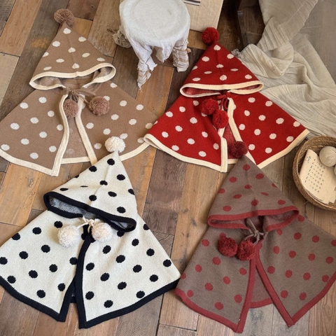Áo choàng chấm bi có mũ cho bé