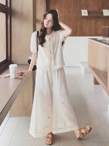 Bộ thô ren cộc tay trắng Na Na thêu hoa quần suông dài