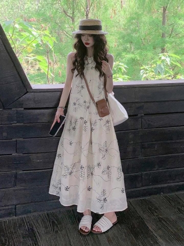 Đầm maxi sát nách dáng xòe cổ tròn họa tiết vintage hoa thêu màu be