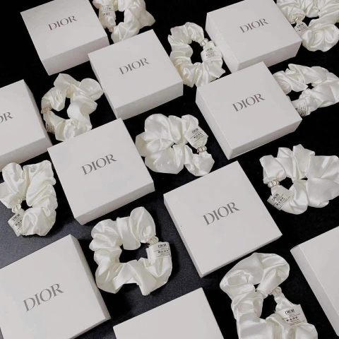Chun buộc tóc Dior màu trắng full box