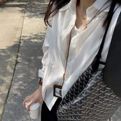 Áo sơ mi trắng viền sọc dài tay cho nữ