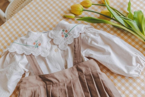 Áo sơ mi thêu hoa cổ áo, tay bo chun hãng Bebezoo xuất Hàn