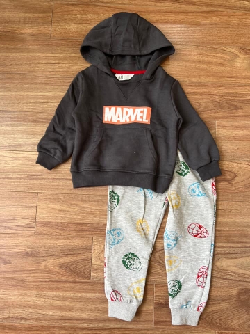 Bộ nỉ bông H&M Marvel áo ghi đen quần ghi sáng in hình siêu anh hùng