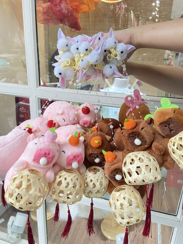 Đèn lồng Capybara ôm rọ 2 màu nâu, hồng