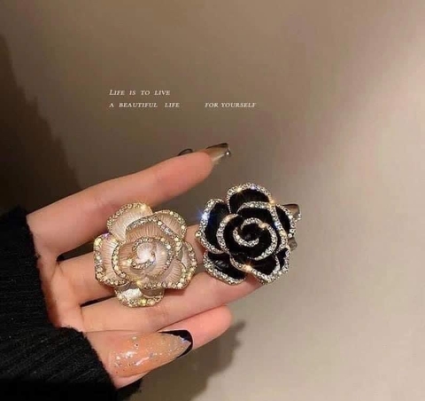 Set 2 cài áo hoa trà đen, trắng