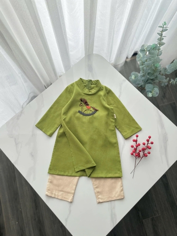 Áo dài bé trai linen thêu hình Ngựa gỗ xanh lá