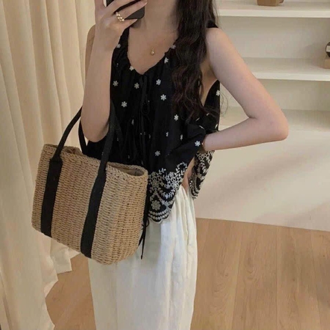 Bộ TOPSHOP áo sát nách hoa thị đen, quần suông be dài