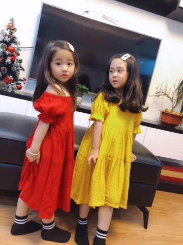 Váy babydoll tầng chất đũi hãng Peekkaboo 2 màu vàng và đỏ