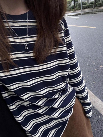 Áo thun dài tay kẻ ngang mix trắng navy