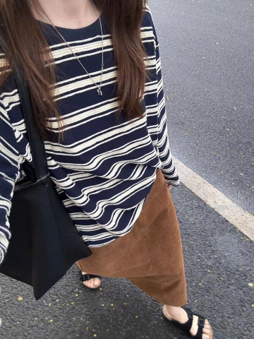 Áo thun dài tay kẻ ngang mix trắng navy