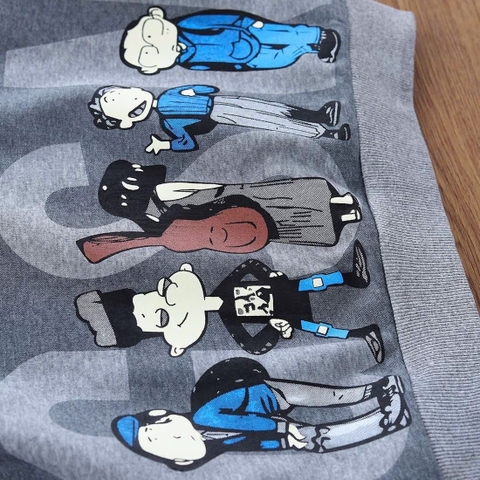 Áo nỉ đính cổ sơ mi hoạ tiết people bé trai 2 màu xám, đen