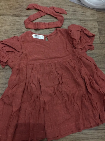 Váy thô Peek-A-Boo kèm turban màu bã trầu