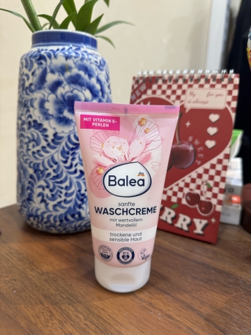 Sữa rửa mặt GEL Balea 150ml 2 màu chiết xuất Lô hội (Xanh) và Dầu hạnh nhân (Hồng)