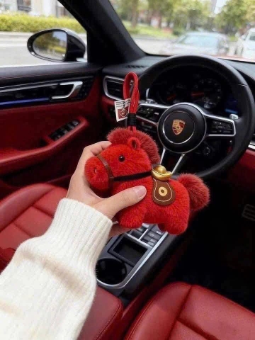 Charm Ngựa đeo túi Mã đáo thành công 3 màu nâu, đỏ, trắng